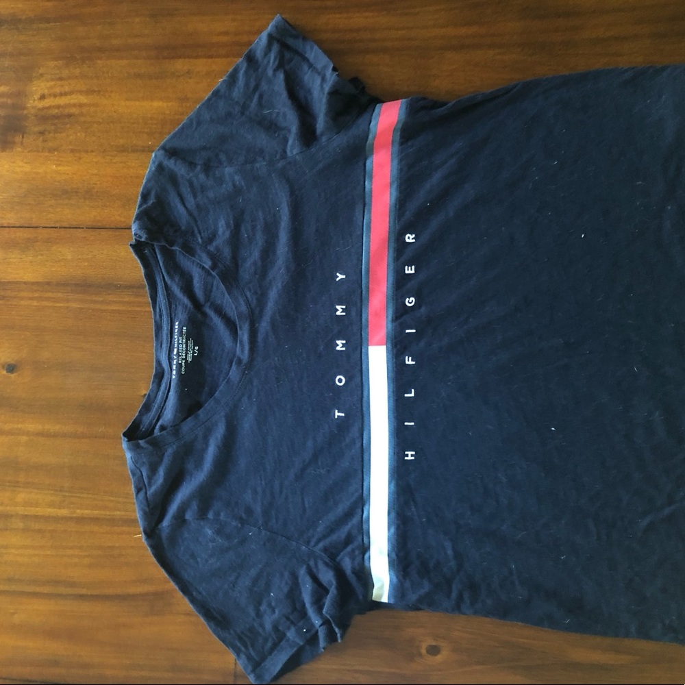 Navy blue Tommy Hilfiger t-shirt